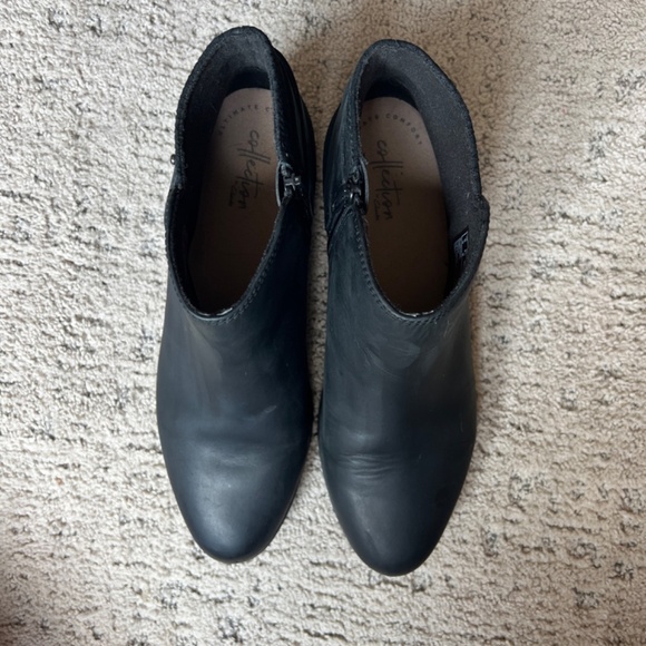 Clarks booties Addiy Gladys Leather Black Side Zip Size 8.5 M - Picture 4 of 7